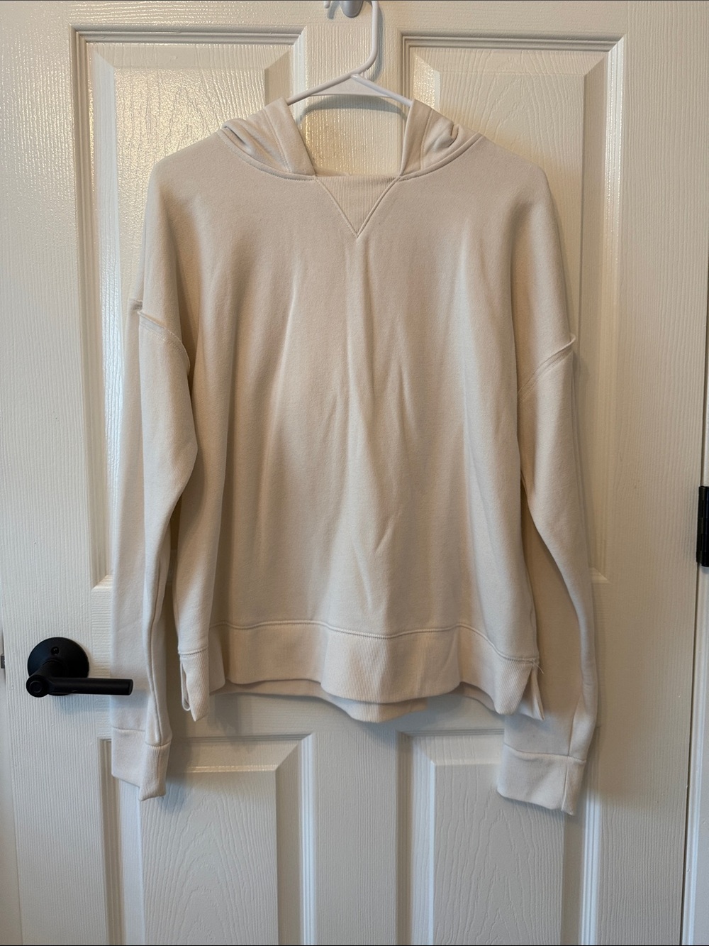 Universal Thread Women's Cream Hooded Pullover Sweatshirt